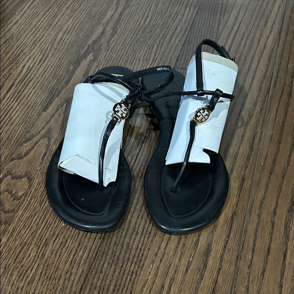 Tory Burch black gold logo miller thong ankle strap sandals sz 7